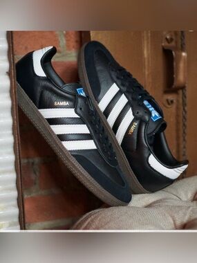 Adidas Samba OG Women’s Athletic Shoe Black White Striped Gum Rubber Sole NWOT 7